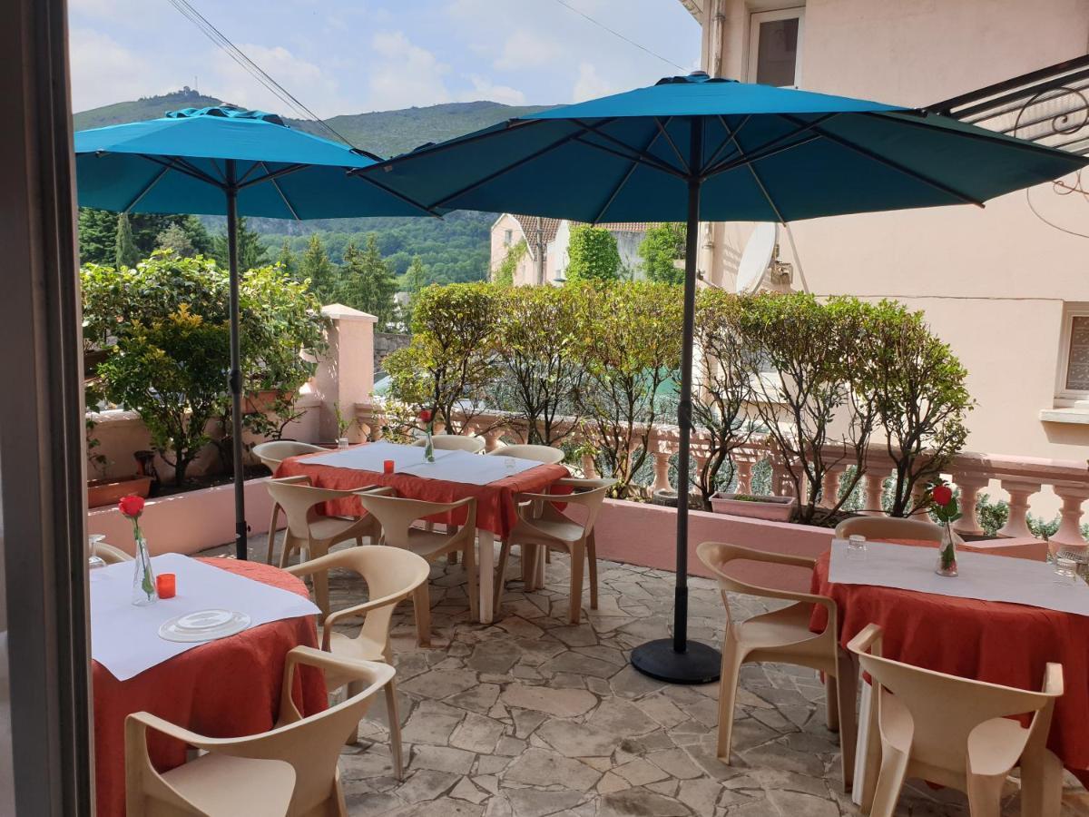 Hotel - Restaurant - Bar Saint Avit L Hotel Des Tchoumjeu Lourdes Esterno foto